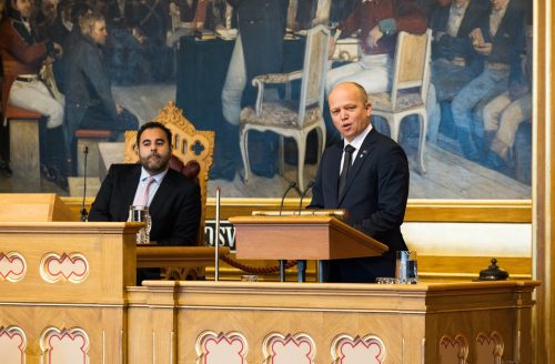Finansminister Trygve Slagsvold Vedum holder finanstalen for Stortinget. Foto: Peter Mydske/Stortinget